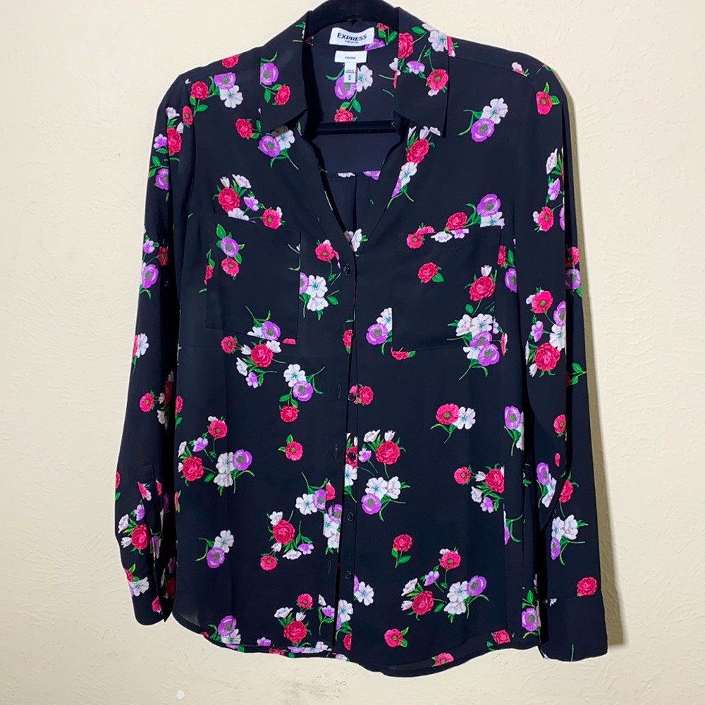 Floral long sleeve 2 pocket button down blouse